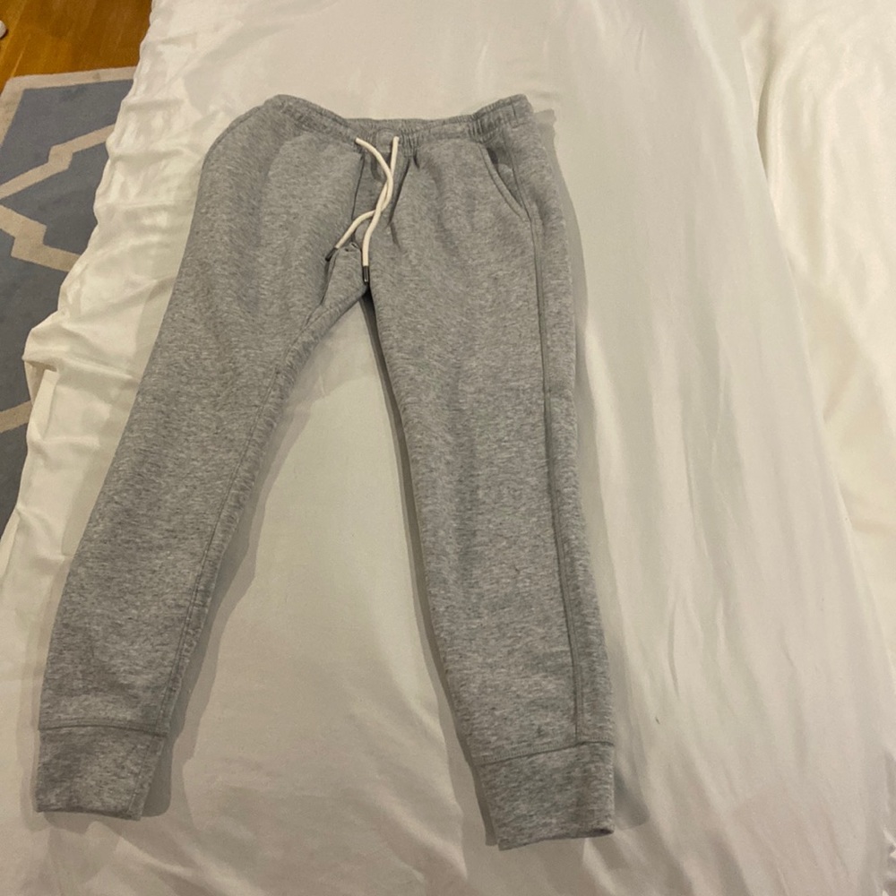 2 pairs of American eagle joggers in grey and blue (blue- grey)